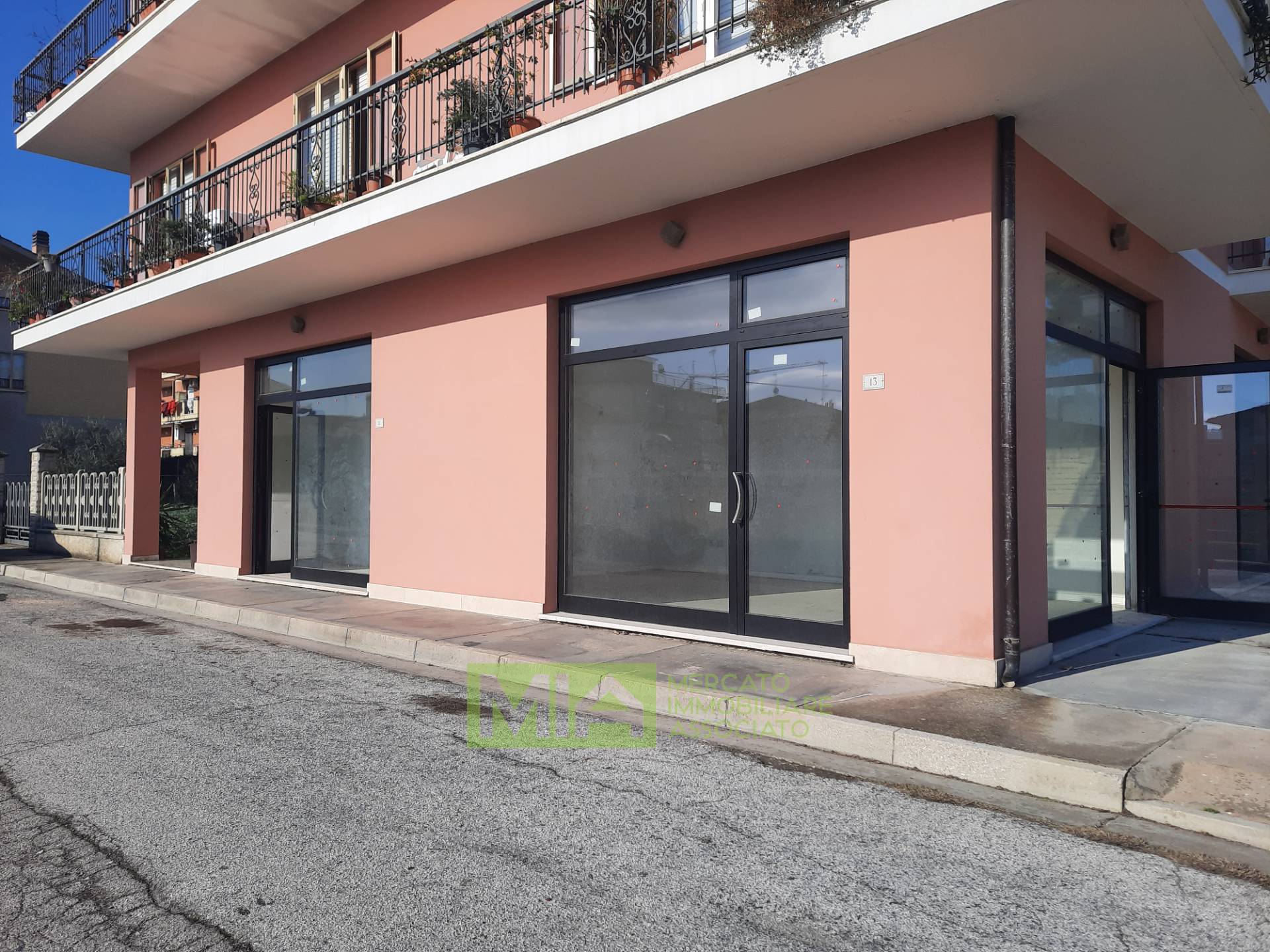 Locale commerciale in affitto a Altidona, Marina di Altidona