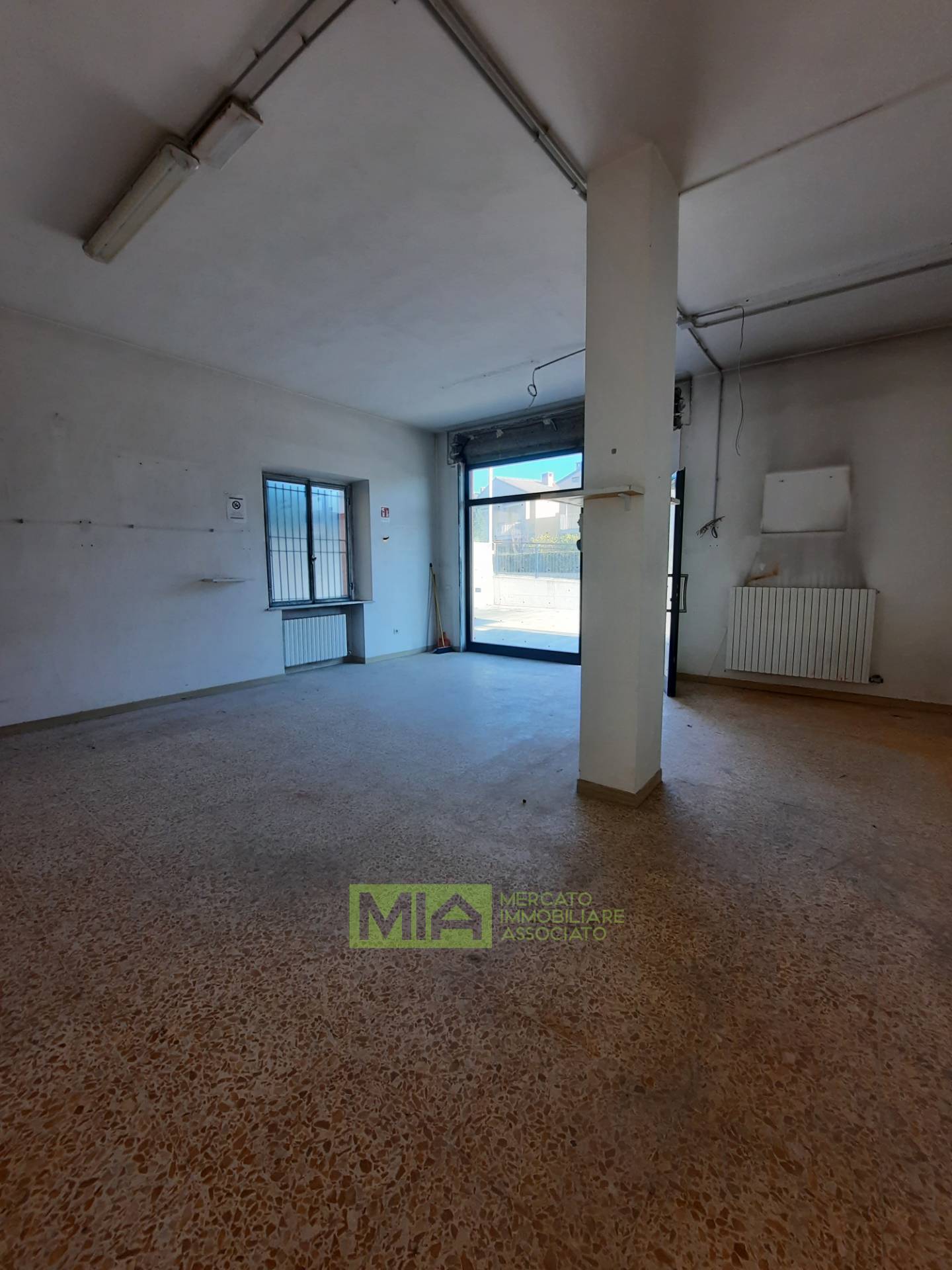 Locale commerciale in affitto a Altidona, Marina di Altidona