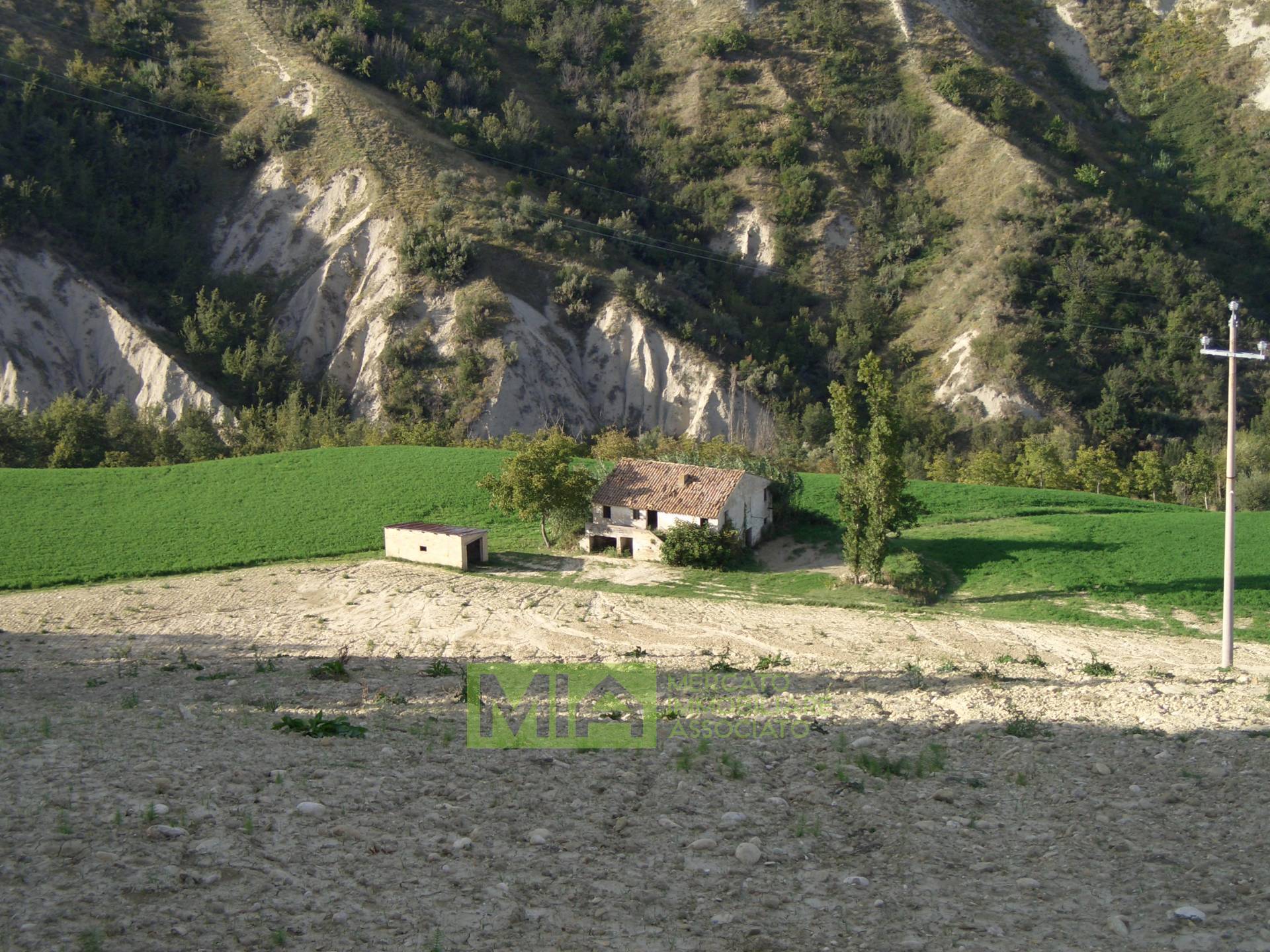 Casa colonica in vendita a Monterubbiano, Campagna