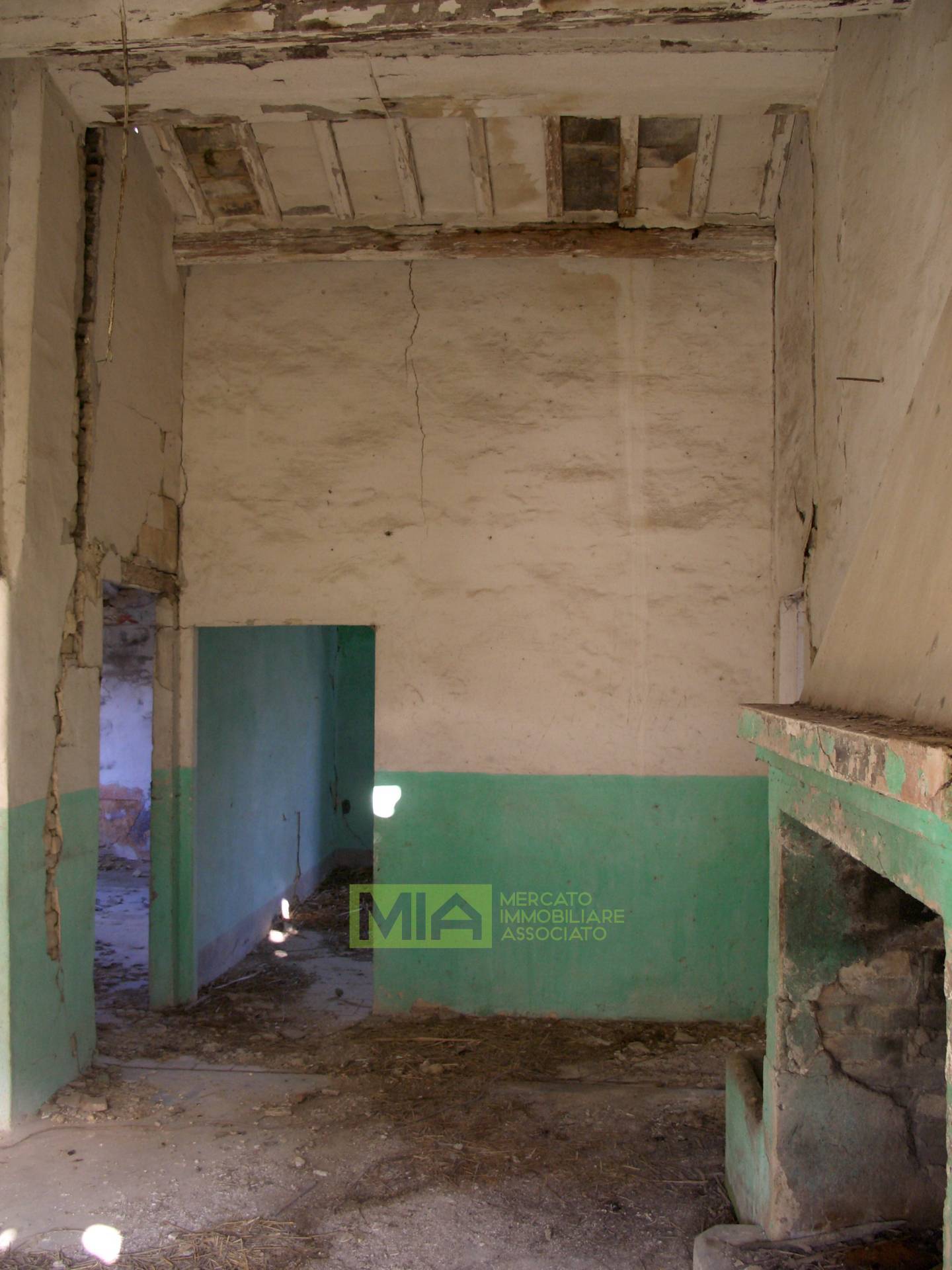 Casa colonica in vendita a Monterubbiano, Campagna