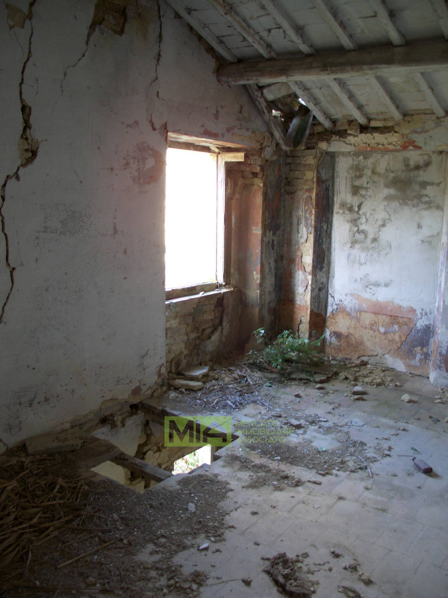 Casa colonica in vendita a Monterubbiano, Campagna