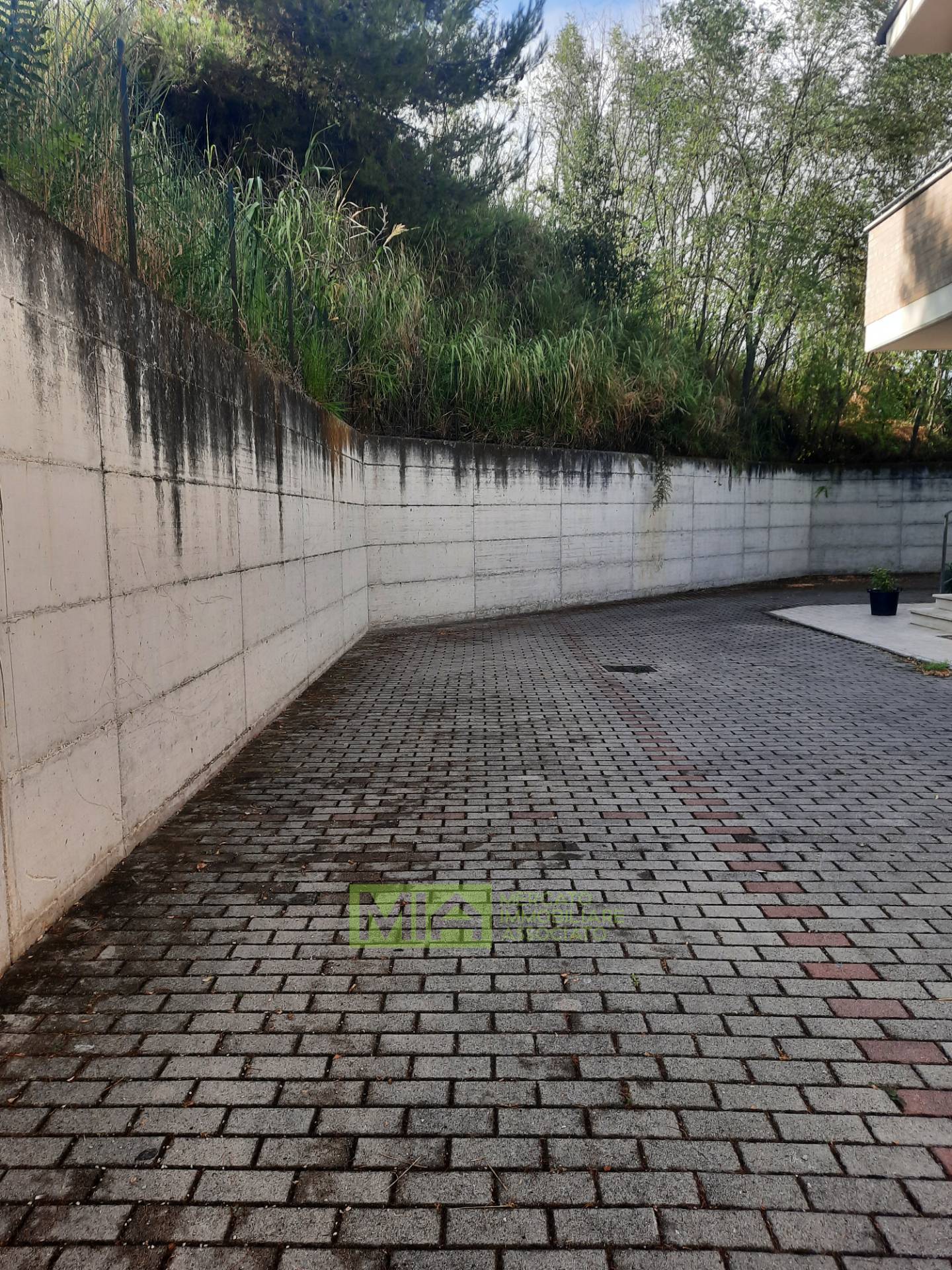 Locale in vendita a Altidona, Marina di Altidona