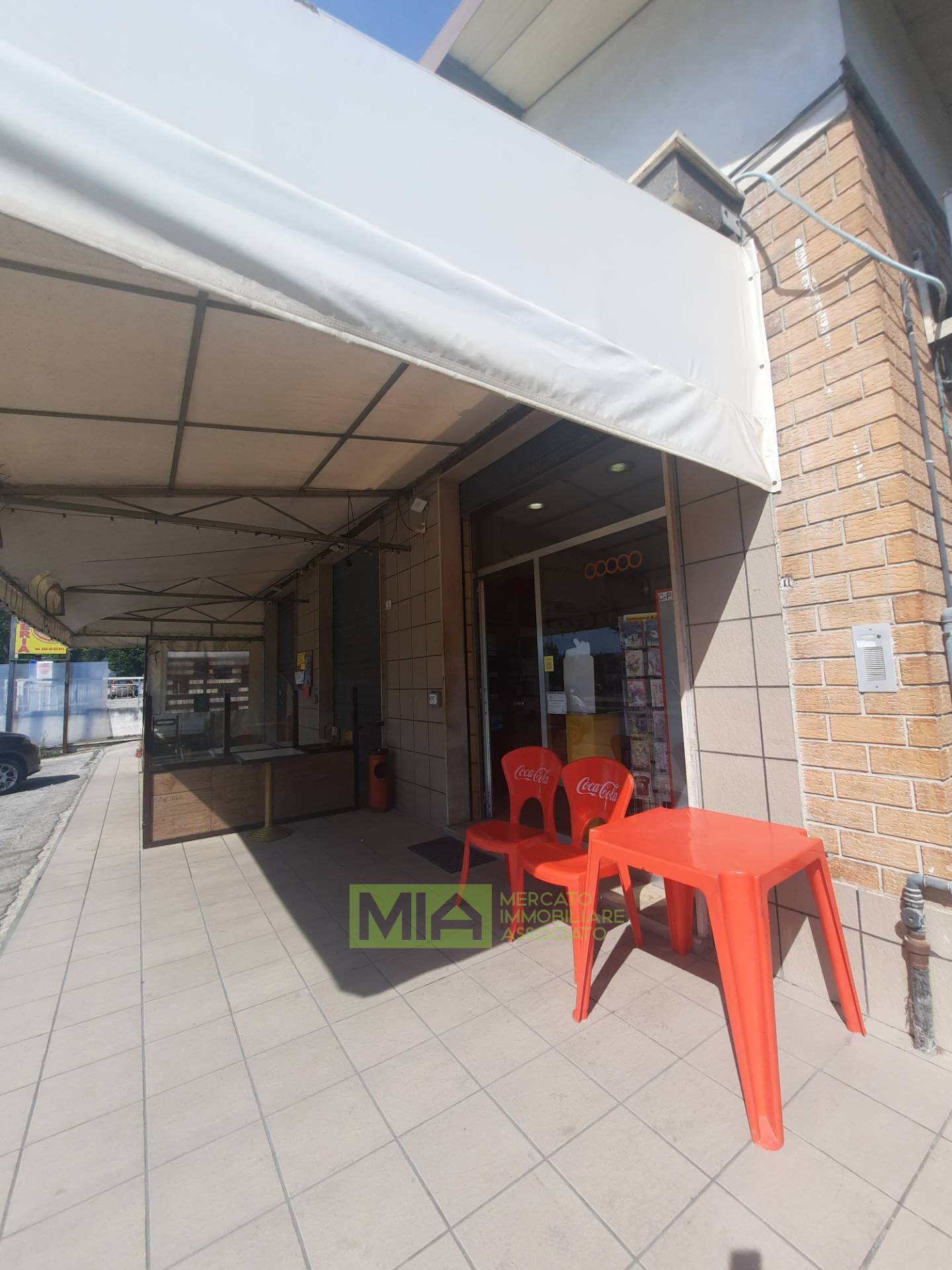 Locale in vendita a Fermo, Salvano