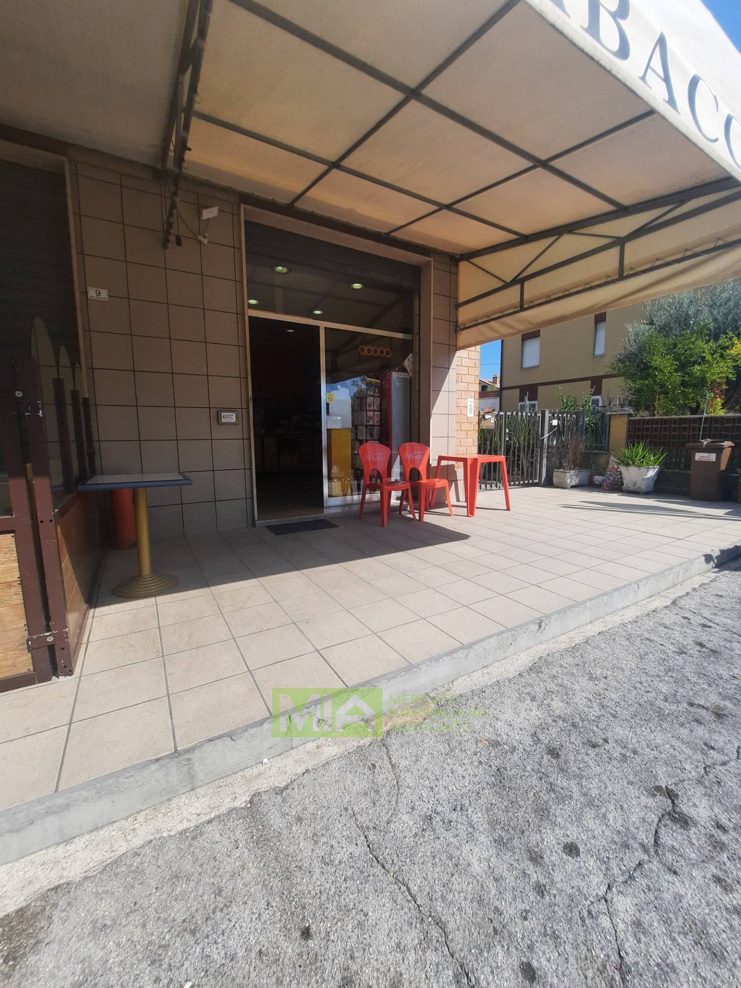 Locale in vendita a Fermo, Salvano