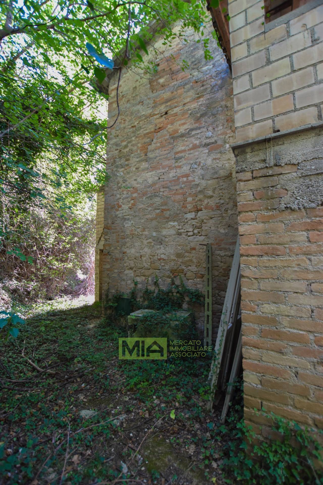 Casa colonica in vendita a Montedinove