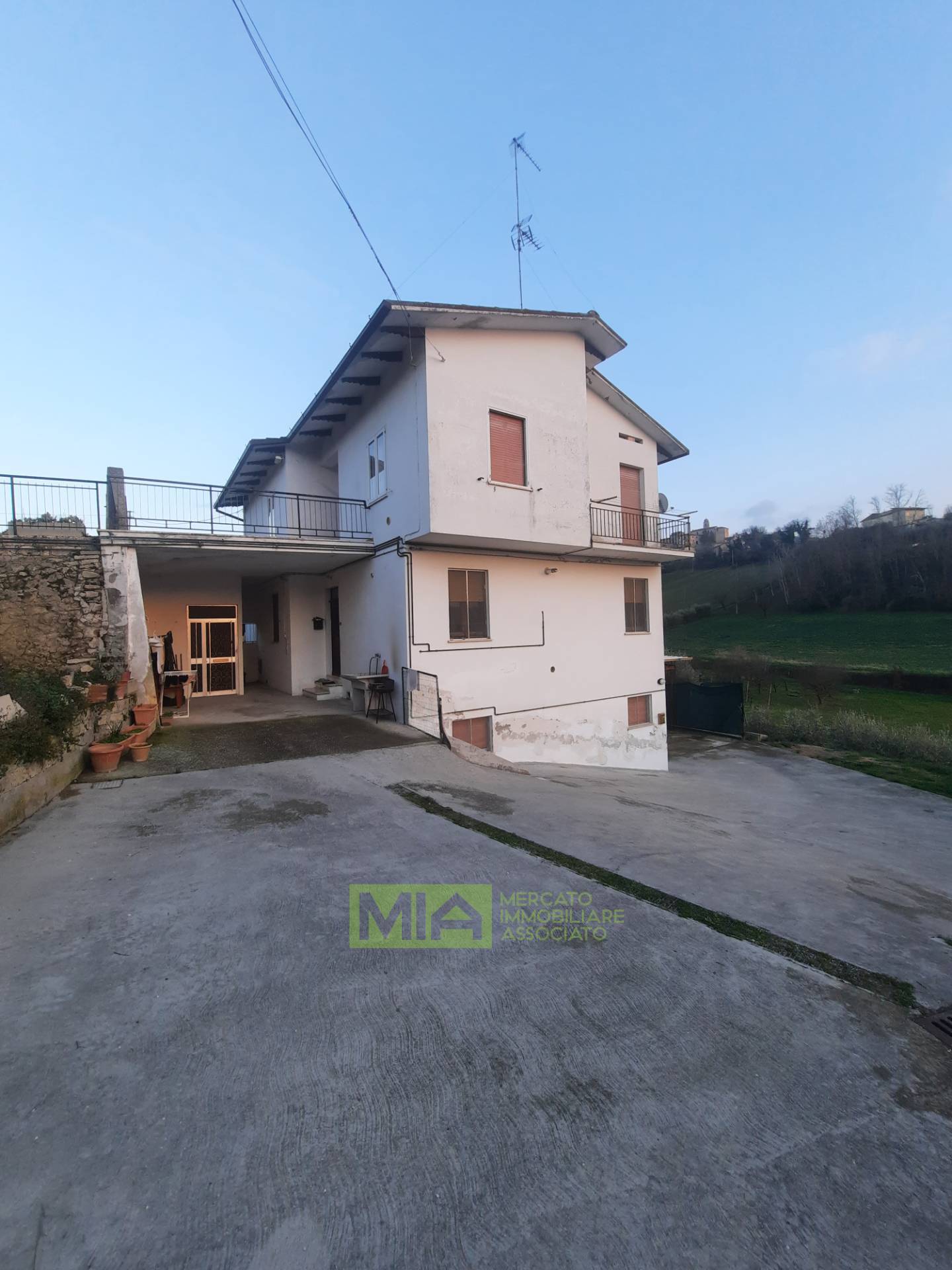 Appartamento in vendita a Monsampietro Morico, Campagna