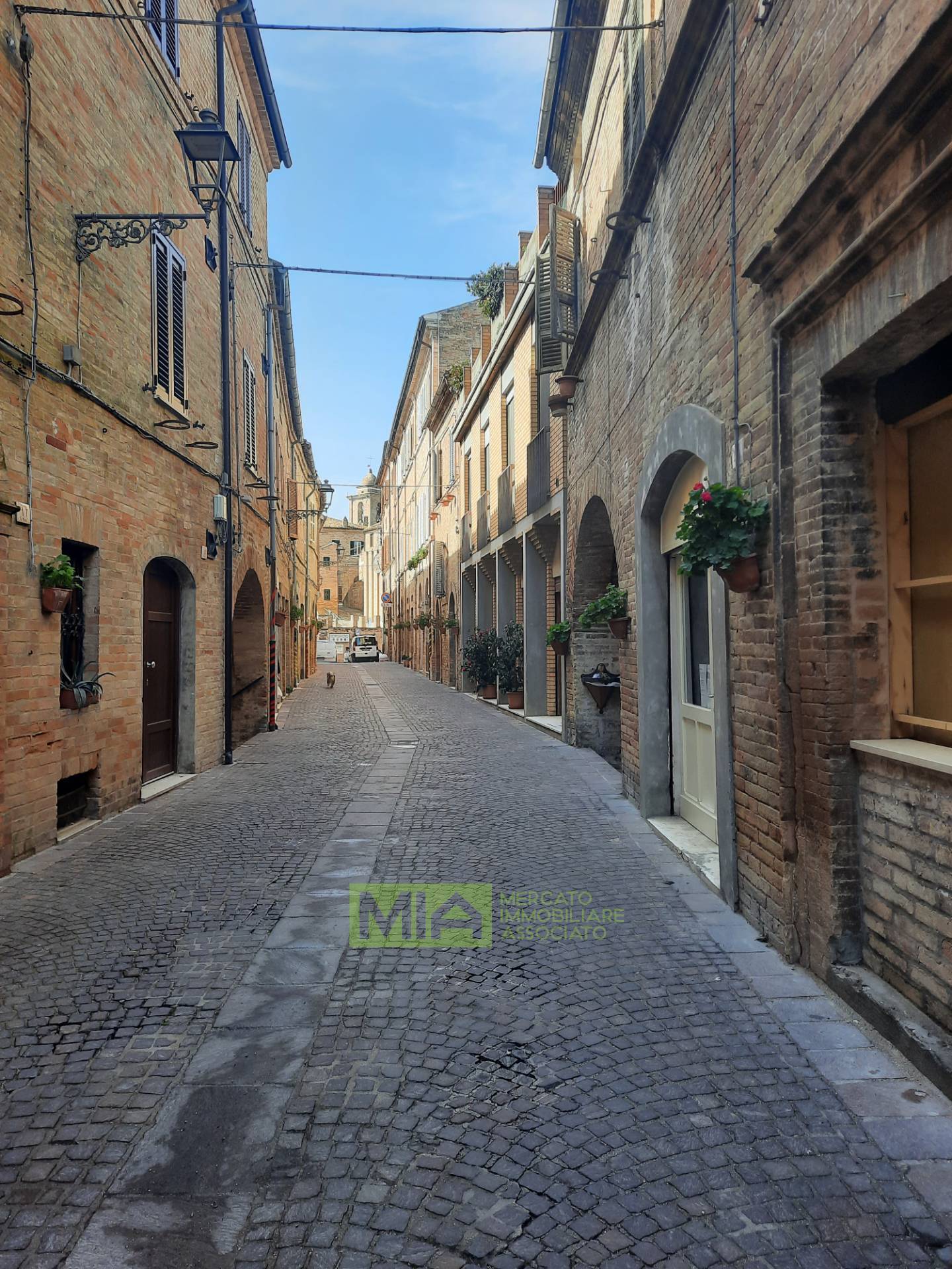 Locale in affitto a Carassai, Centro Storico