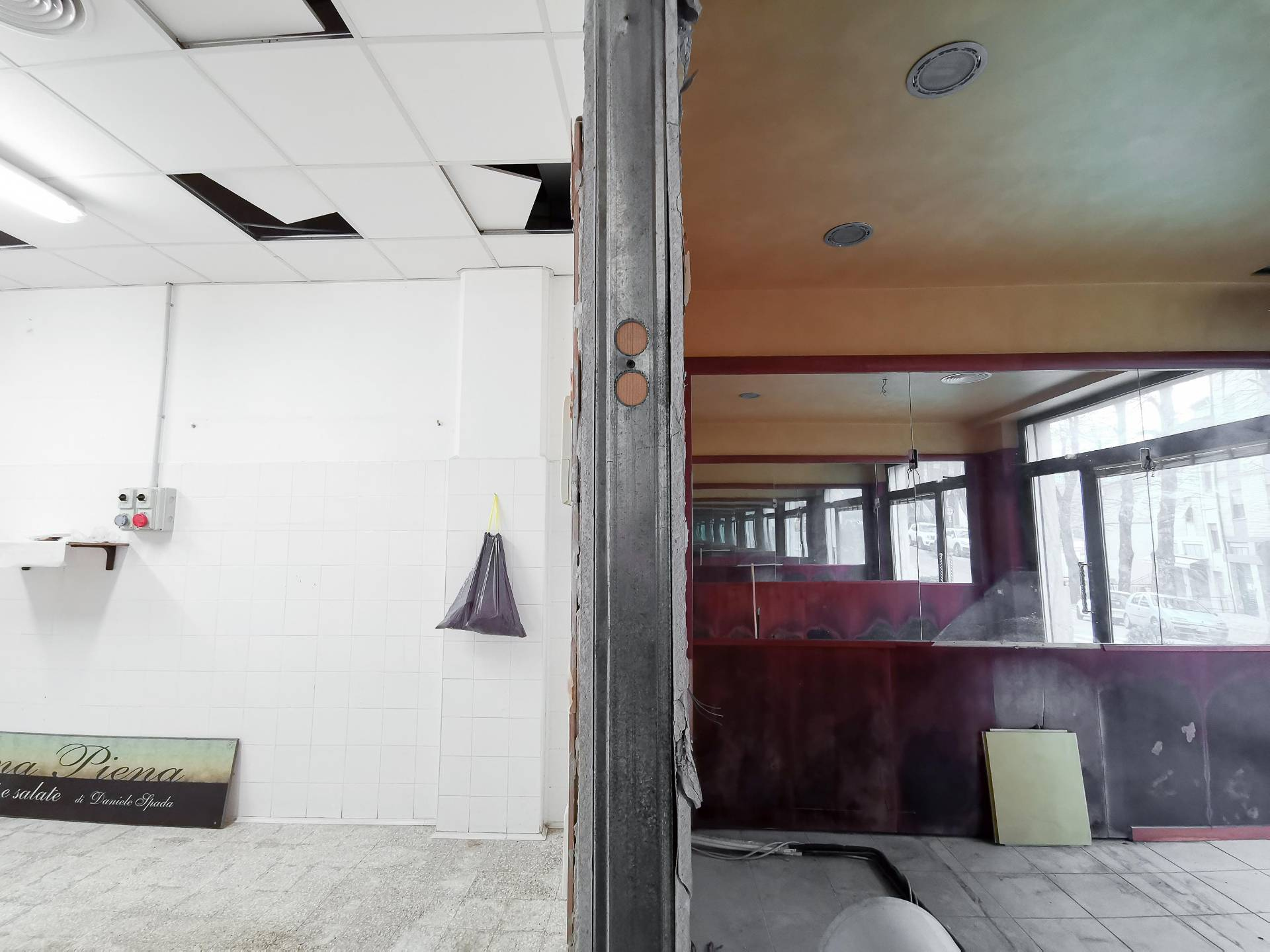 Locale commerciale in vendita a Amandola, Centro