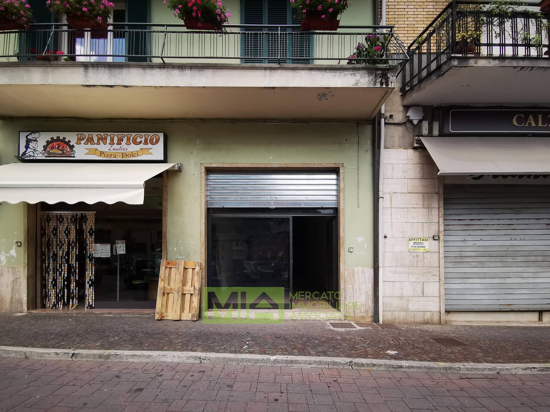 Locale commerciale in affitto a Comunanza