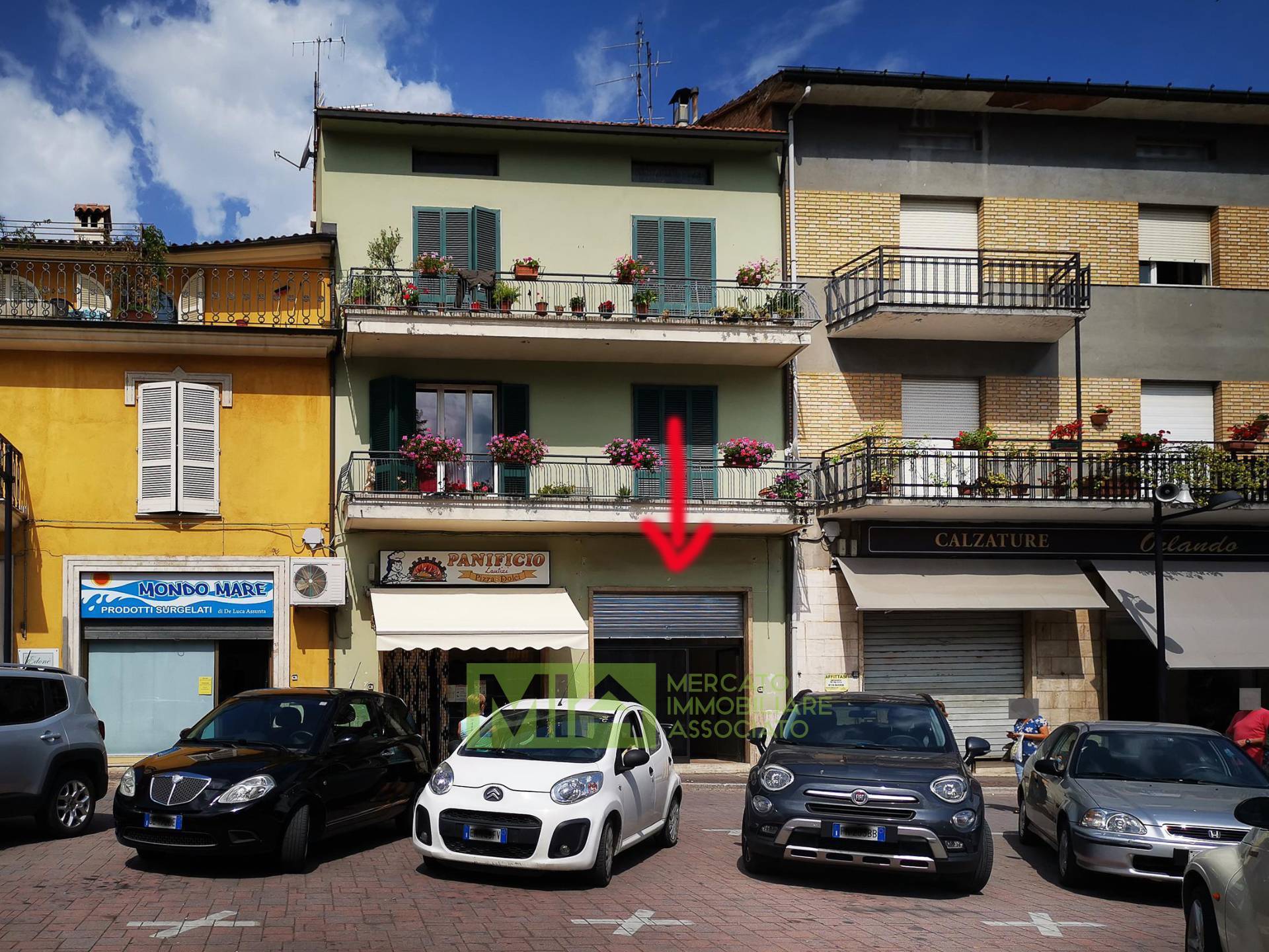 Locale commerciale in affitto a Comunanza