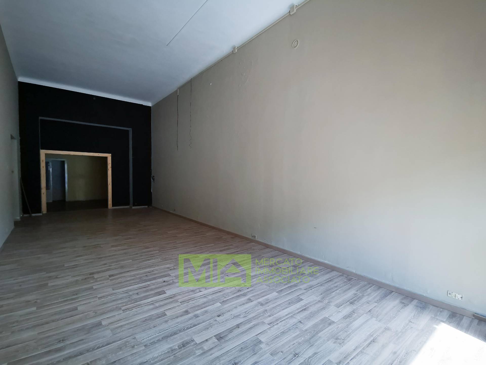 Locale commerciale in affitto a Comunanza