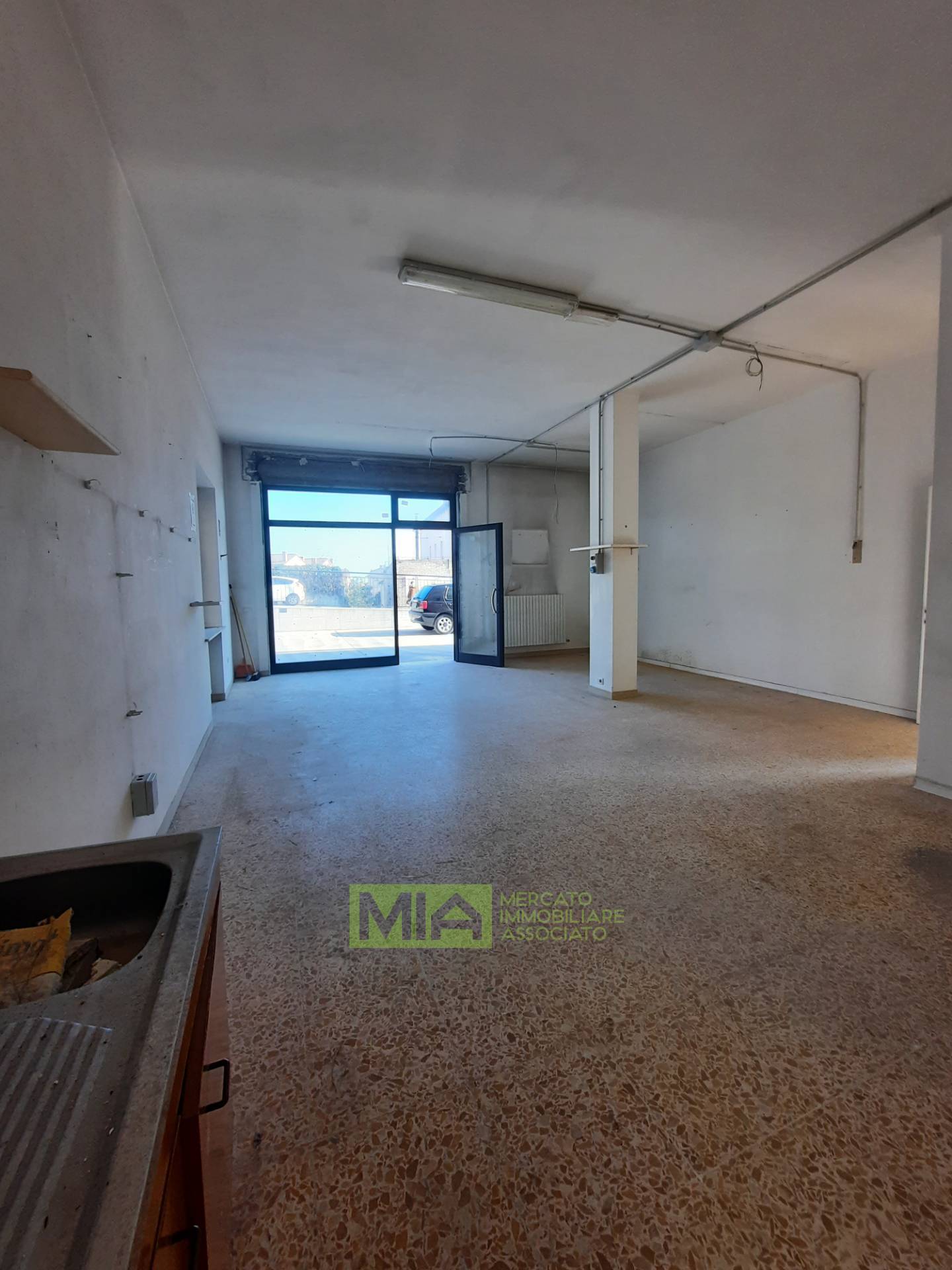 Locale commerciale in affitto a Altidona, Marina di Altidona