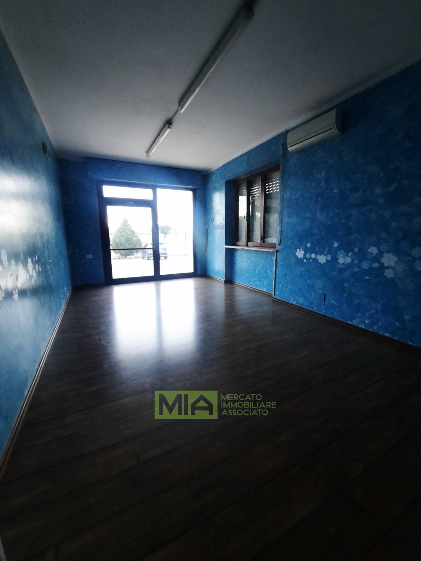 Locale commerciale in affitto a Altidona, Marina di Altidona