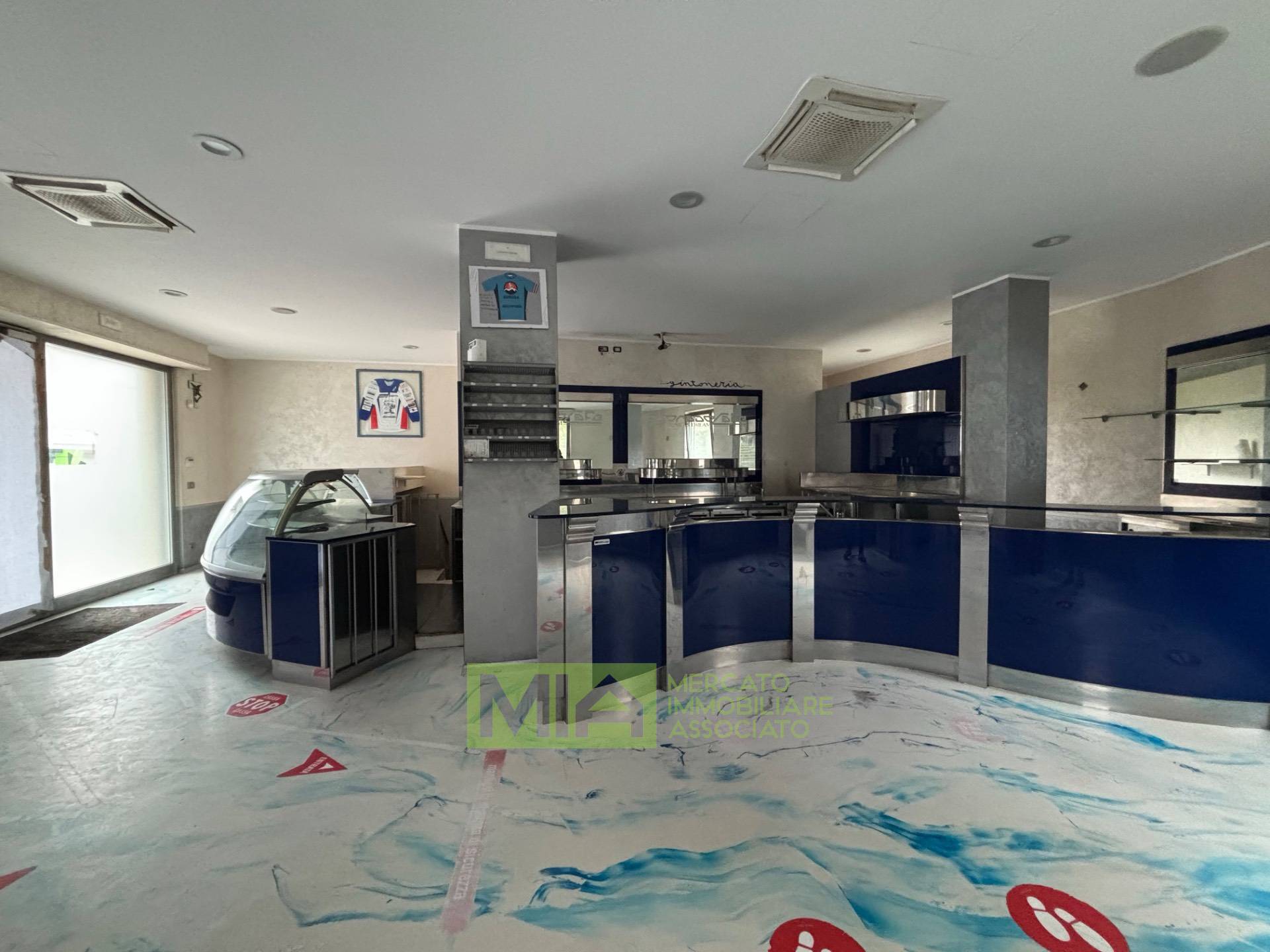 Locale commerciale in affitto a Comunanza