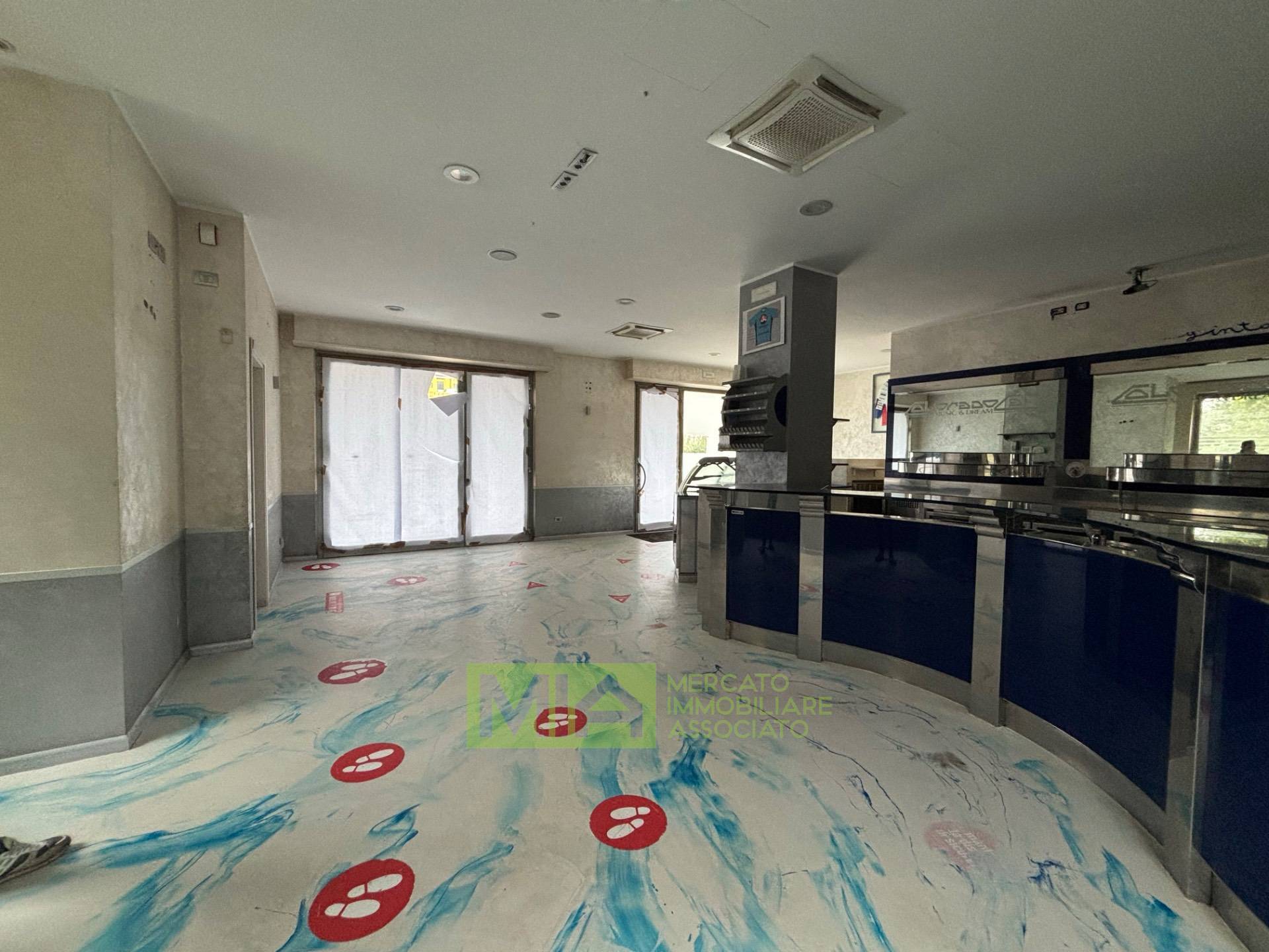 Locale commerciale in affitto a Comunanza