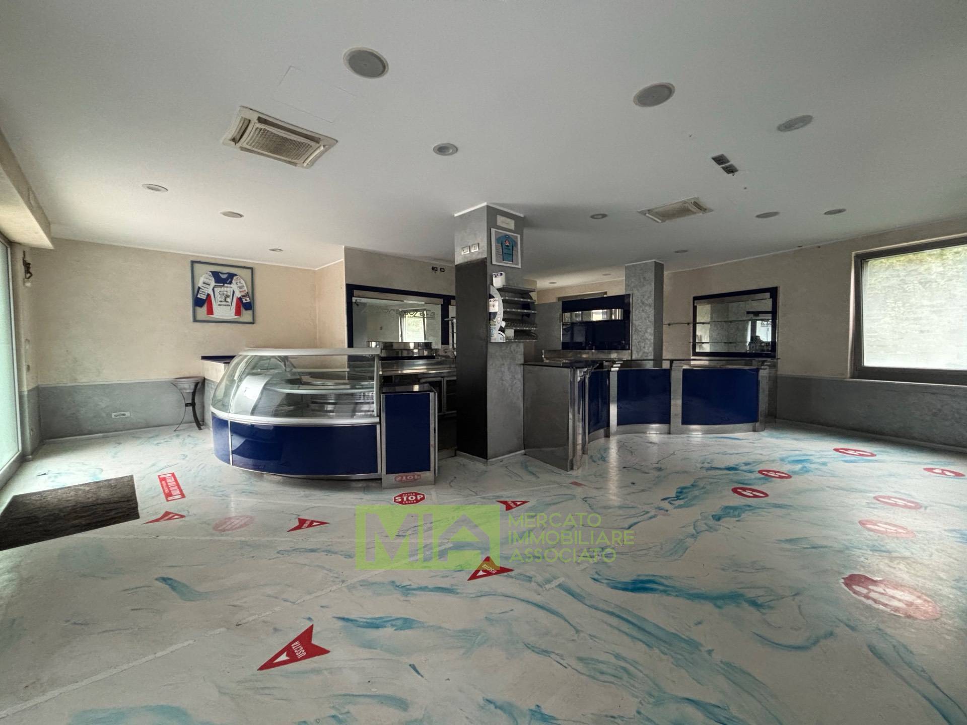 Locale commerciale in affitto a Comunanza