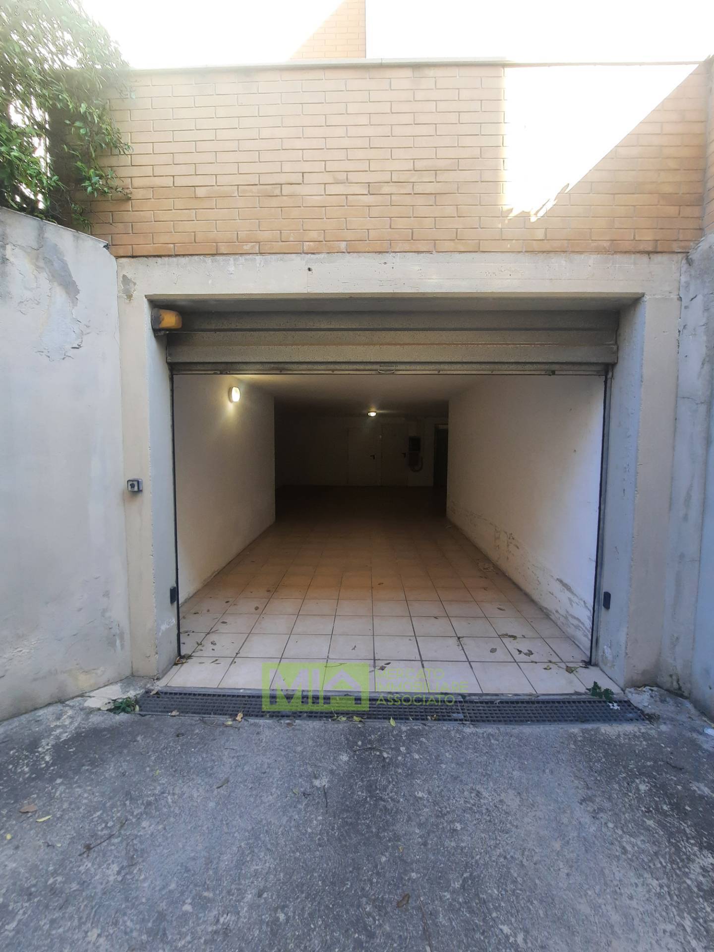 Rimessa in vendita a Altidona, Marina di Altidona