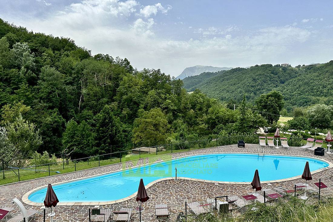 Attivit commerciale in affitto a Comunanza