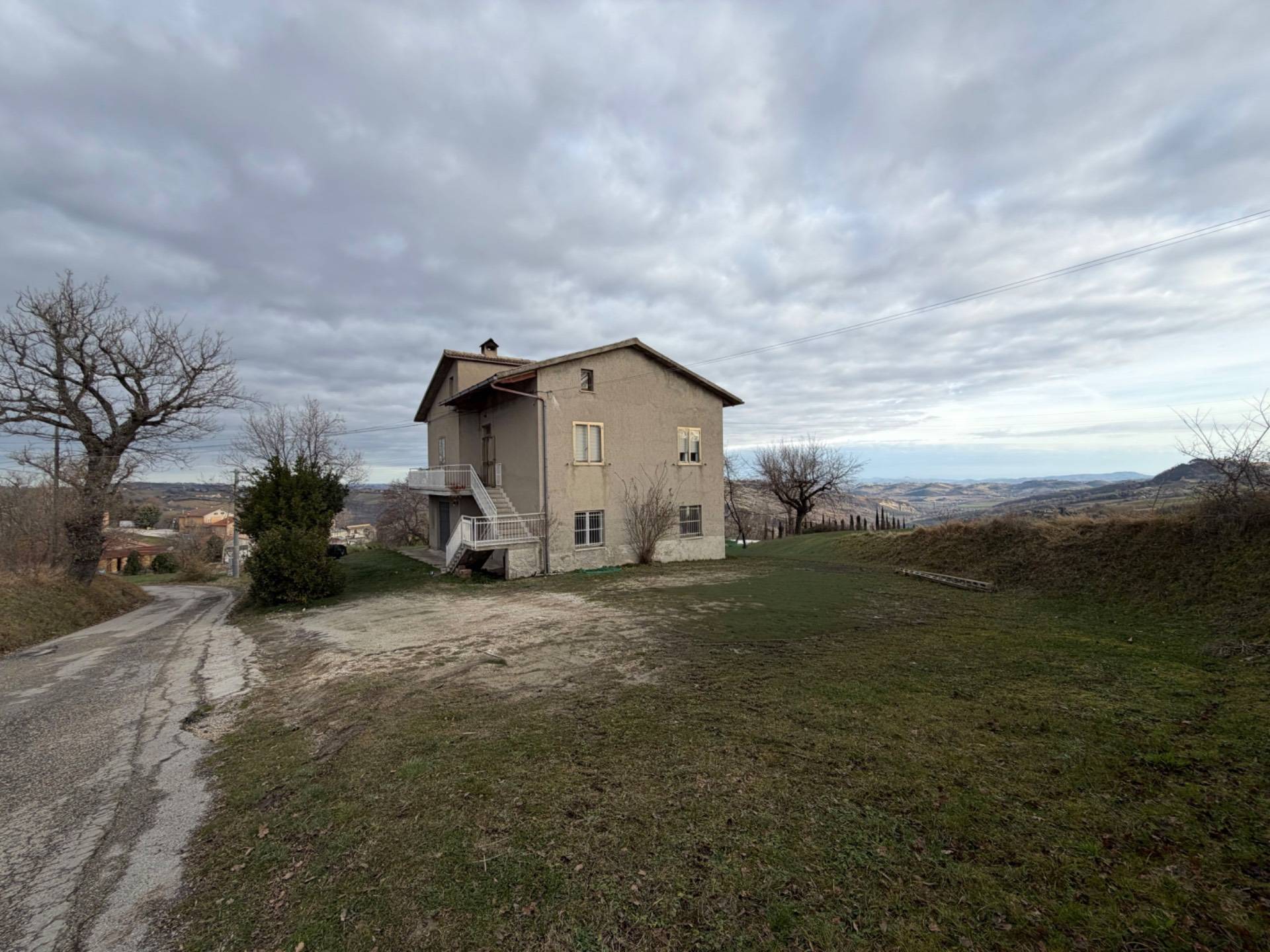 Casa cielo-terra in vendita a Monte San Martino