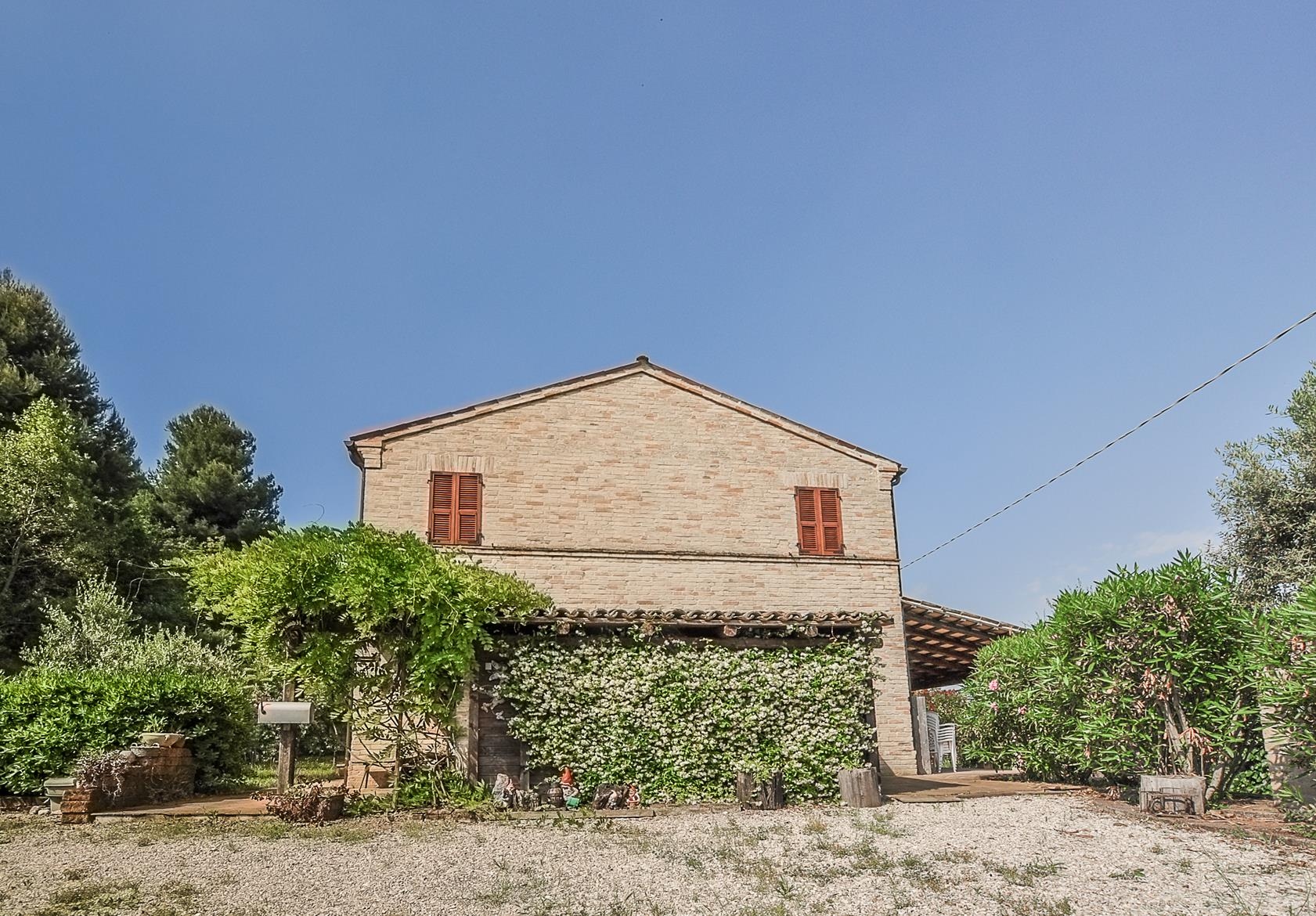 Casa colonica in vendita a Altidona, Campagna