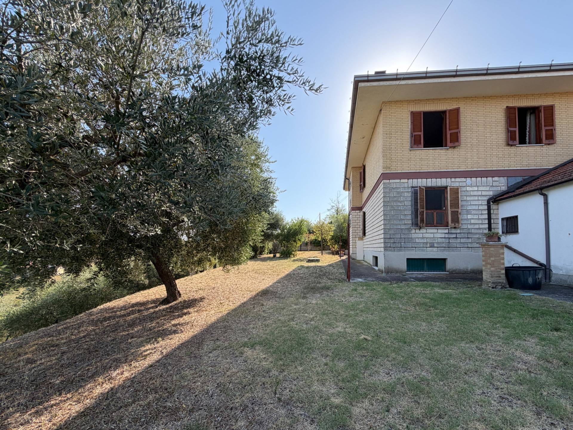 Villa in vendita a Montottone