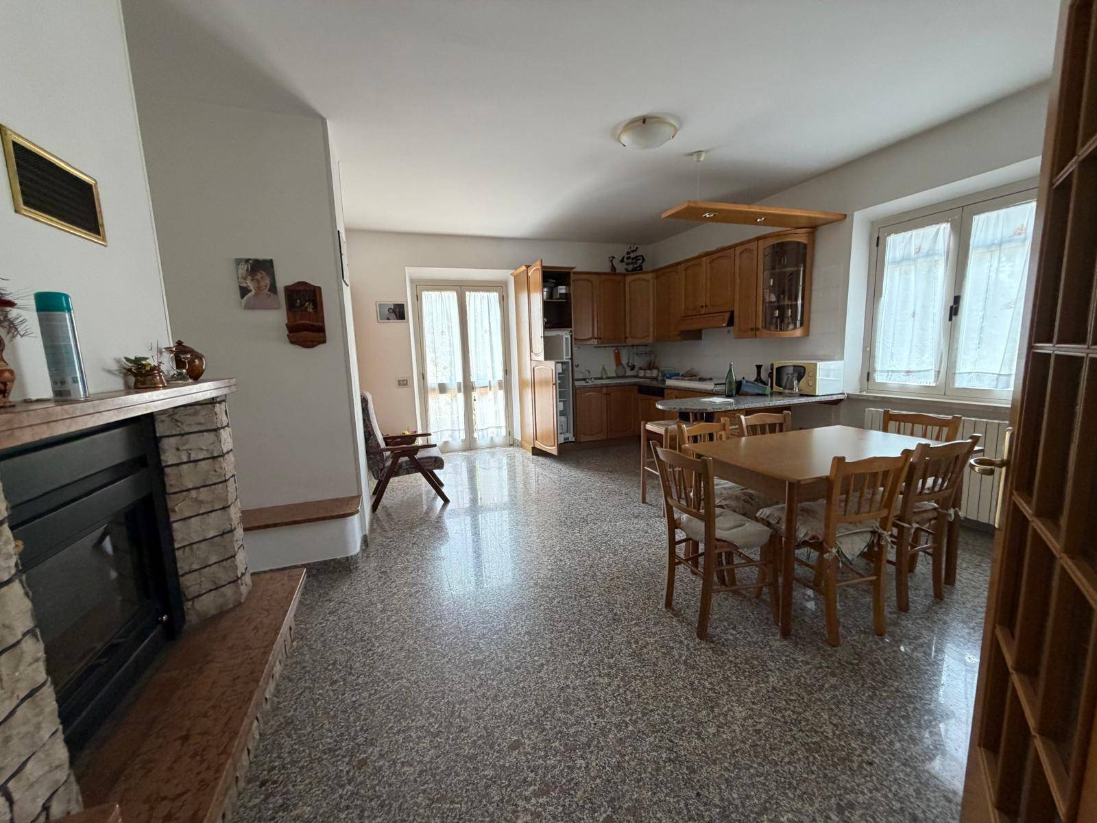 Casa singola in vendita a Rotella, Poggio Canoso