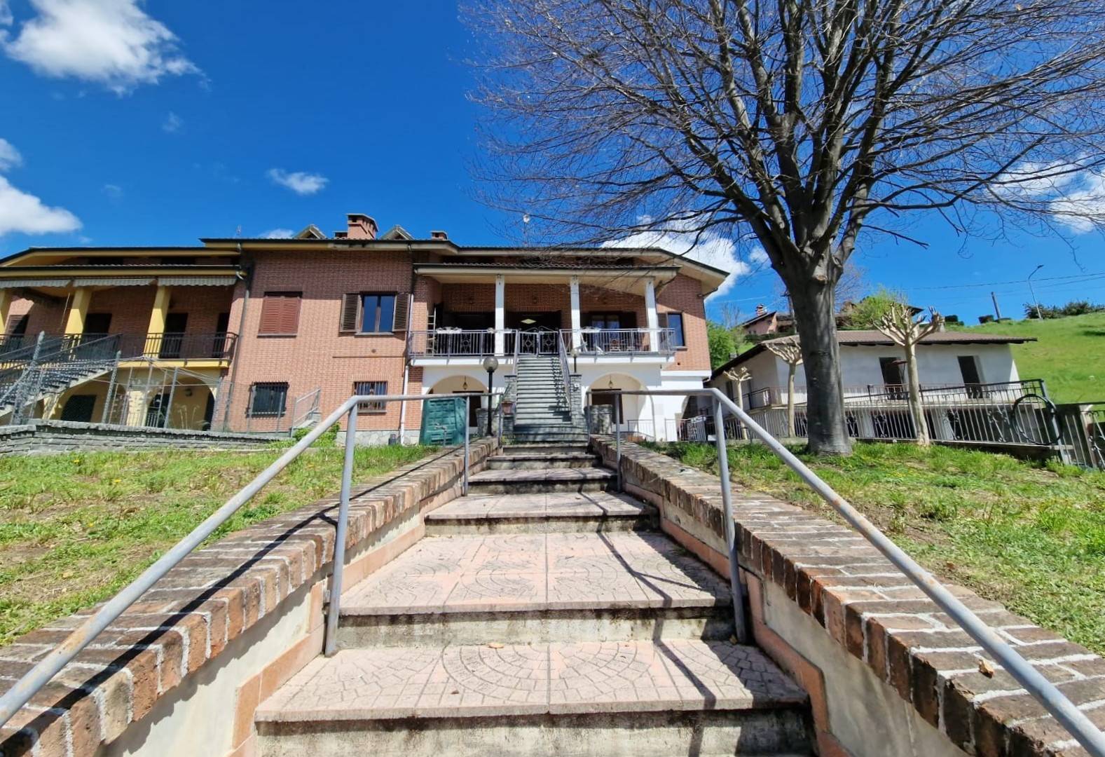 Casa Bifamiliare in vendita a Sommariva Perno