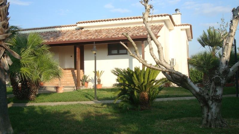 Villa Bifamiliare con giardino in via bossa, Scafati