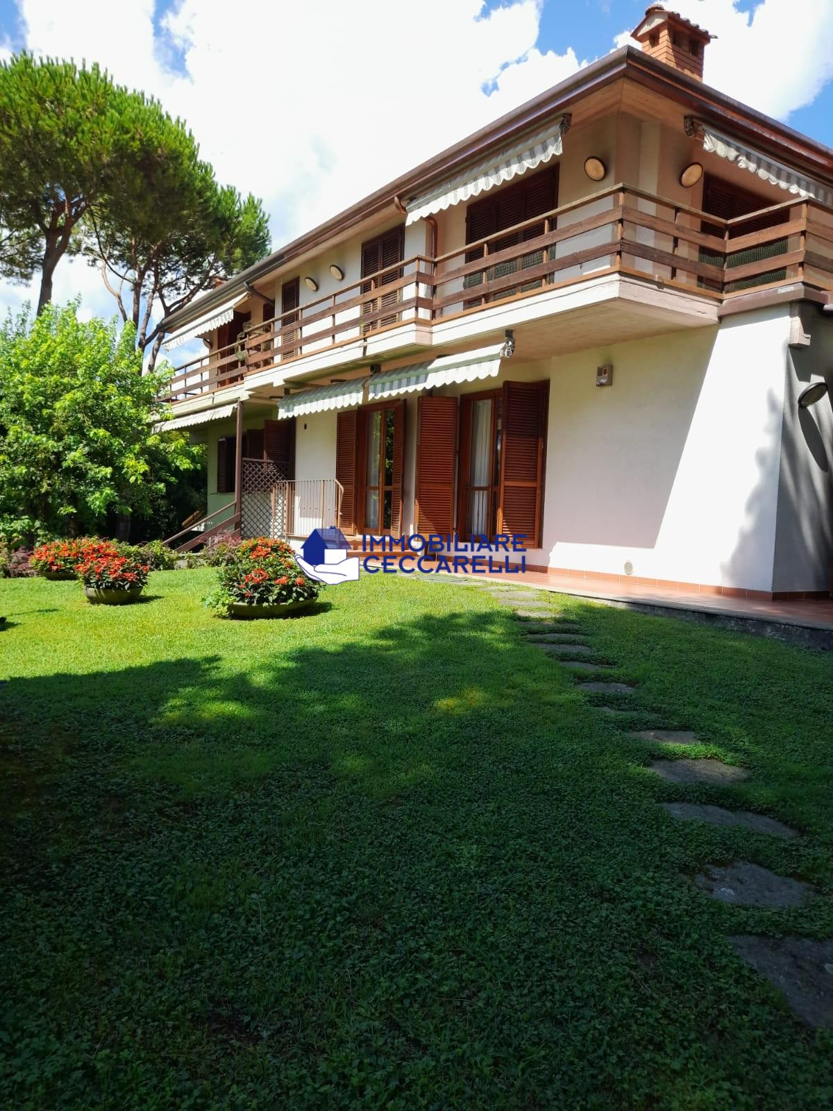 Villa con giardino, Massa ronchi