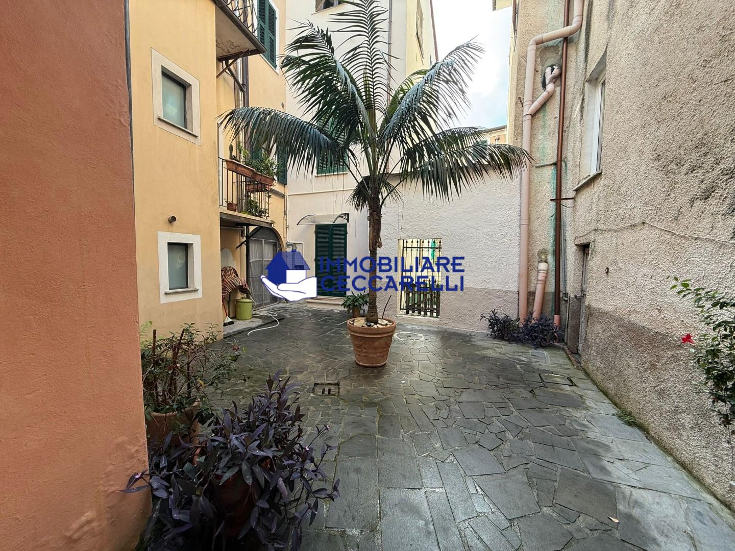 Locale commerciale in vendita, Massa centro storico