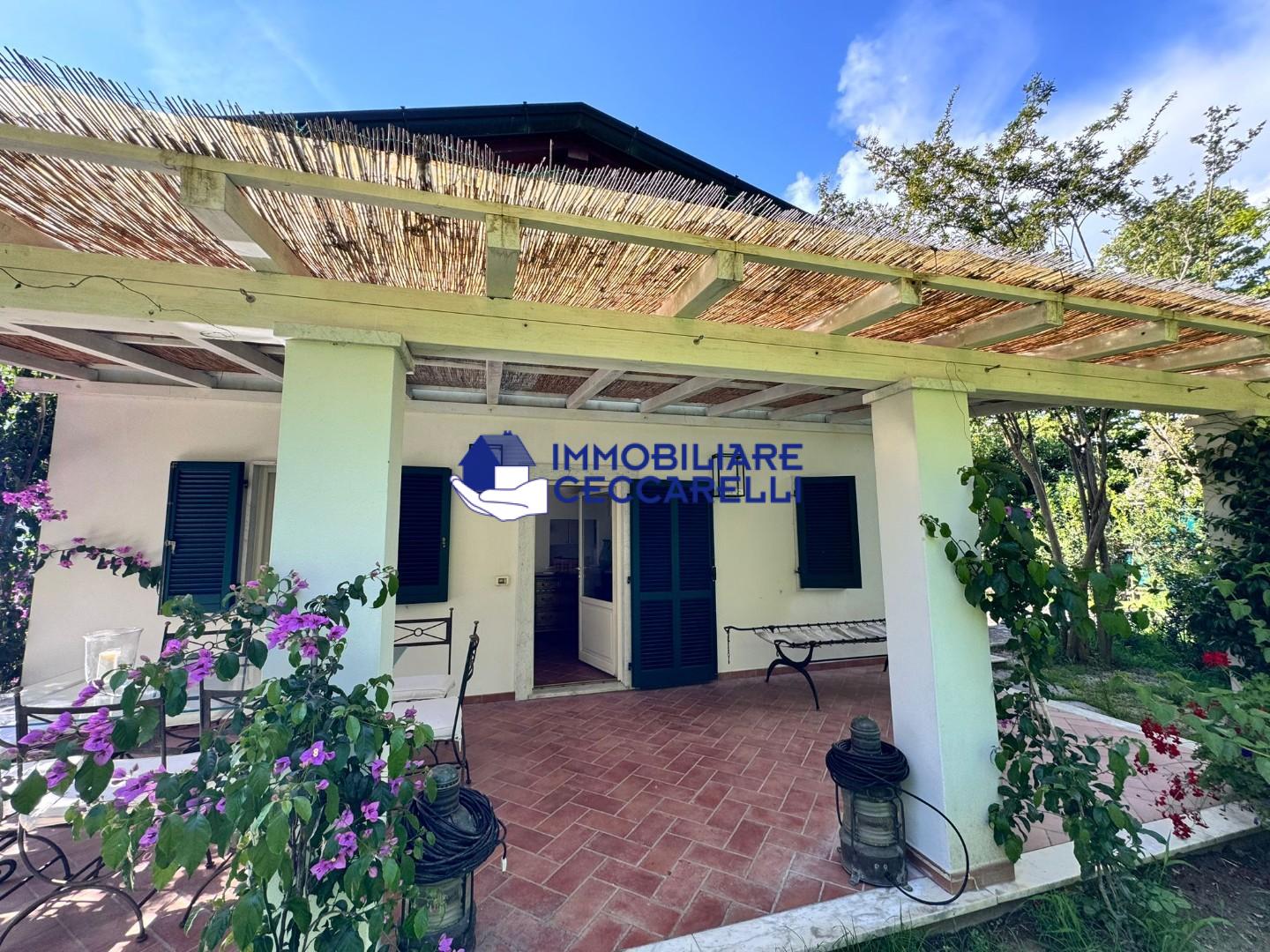 Villa arredata in affitto, Massa poveromo