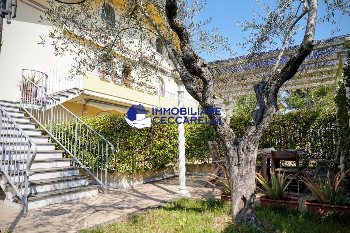 Appartamento con giardino, Massa ronchi