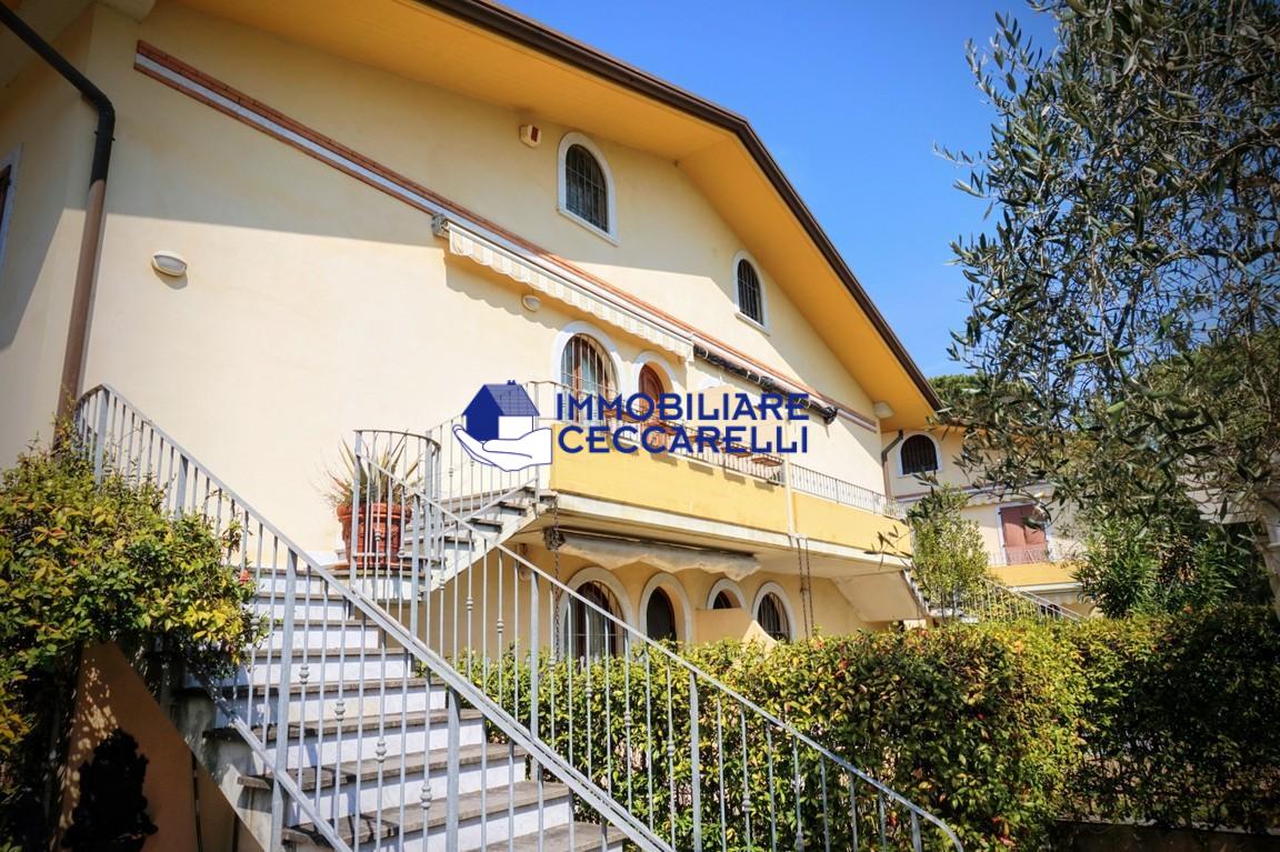 Appartamento con giardino, Massa ronchi