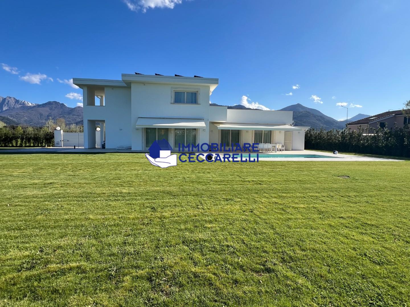 Villa con giardino, Pietrasanta vaiana