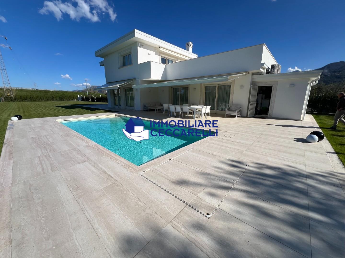 Villa con giardino, Pietrasanta vaiana