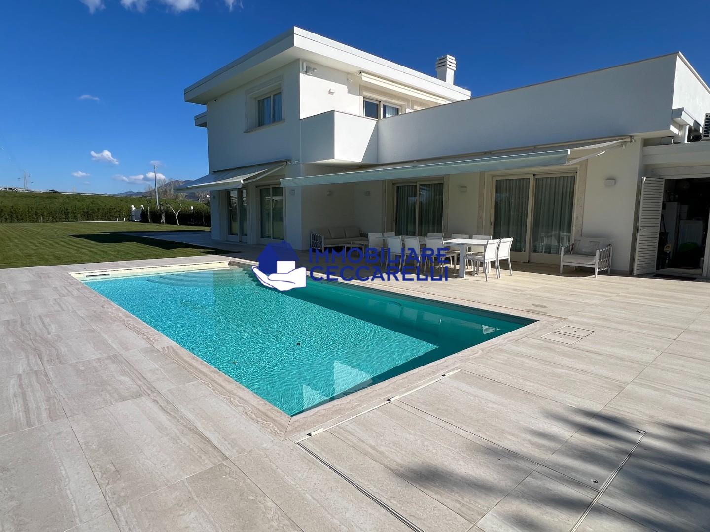 Villa con giardino, Pietrasanta vaiana