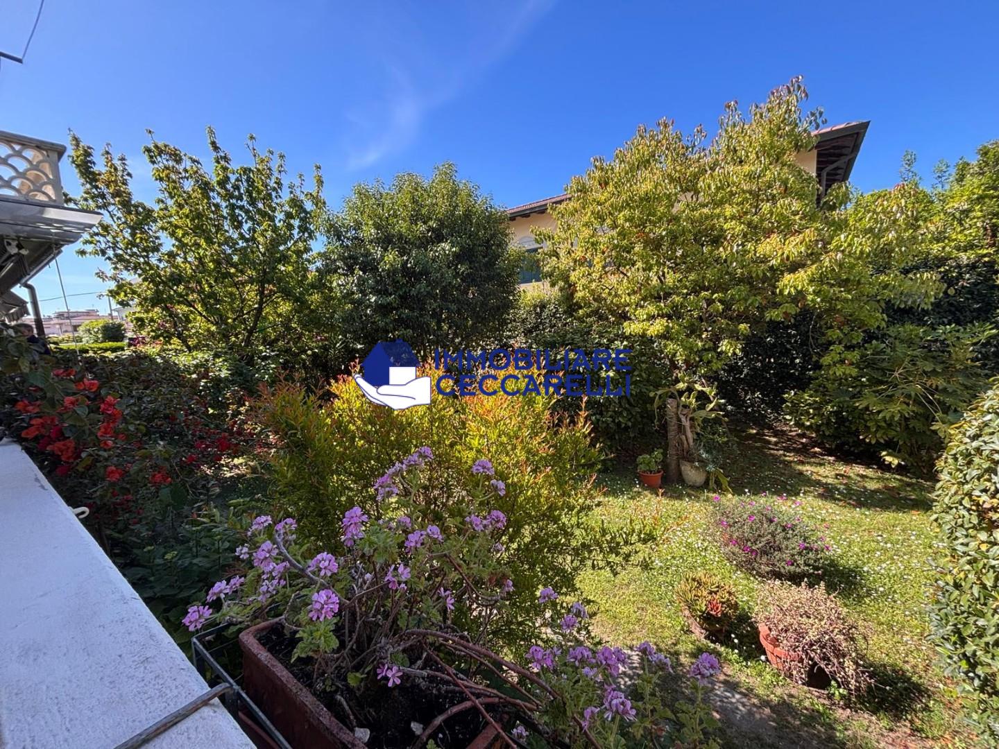 Appartamento con giardino, Massa marina di