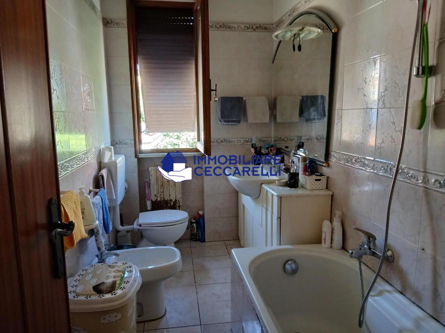 Appartamento con terrazzi, Massa centro
