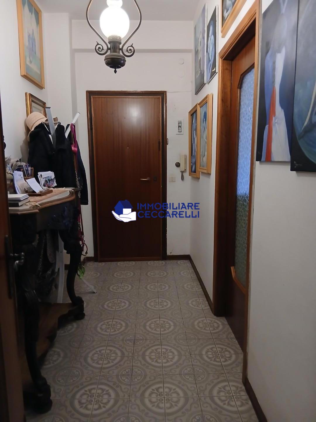 Appartamento con terrazzi, Massa centro