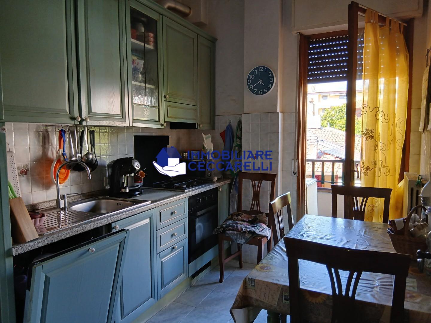 Appartamento con terrazzi, Massa centro