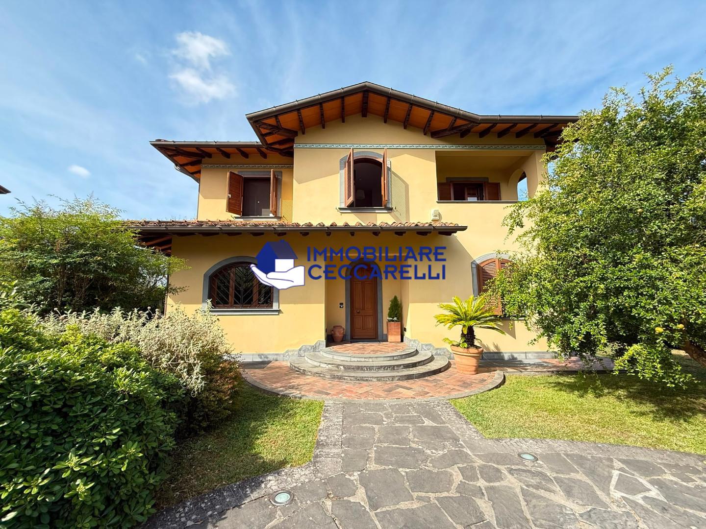 Villa con giardino, Massa mirteto