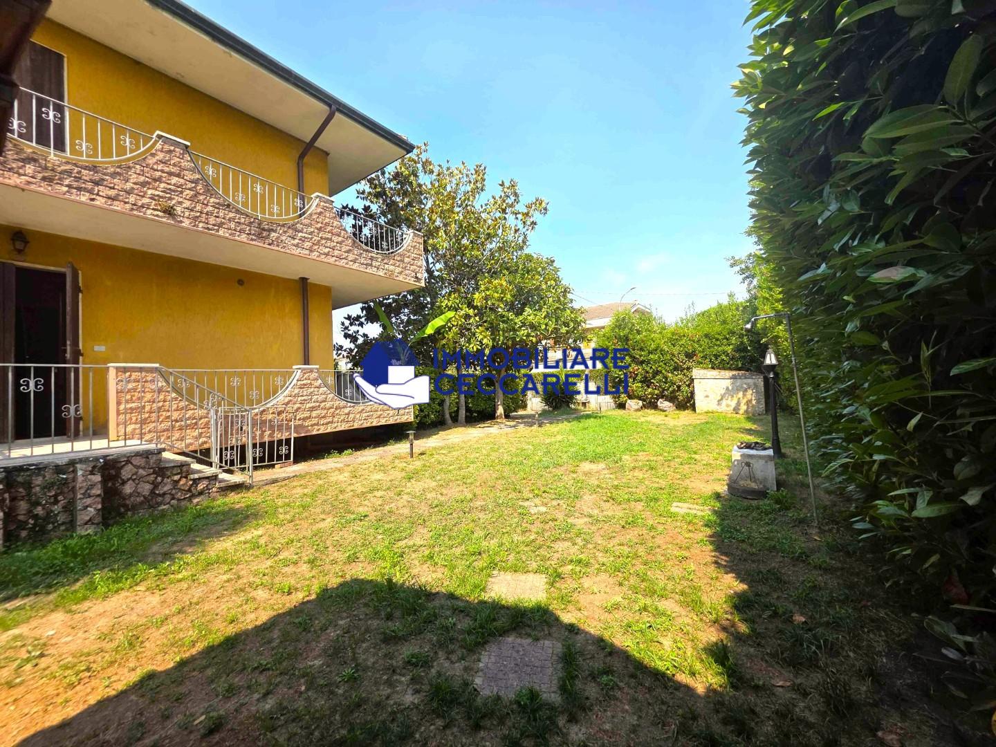 Villa Quadrifamiliari con giardino, Montignoso cinquale