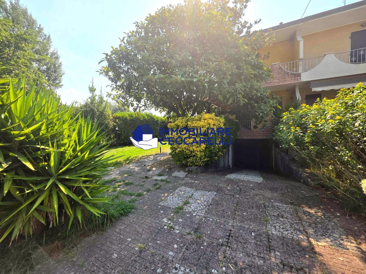 Villa Quadrifamiliari con giardino, Montignoso cinquale