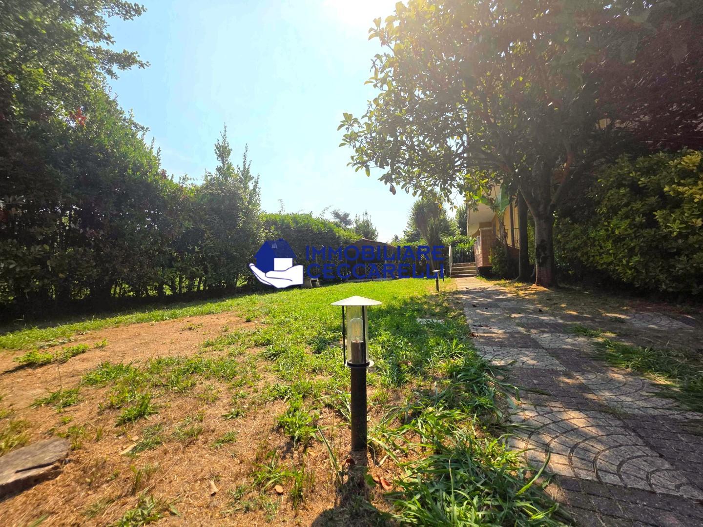 Villa Quadrifamiliari con giardino, Montignoso cinquale