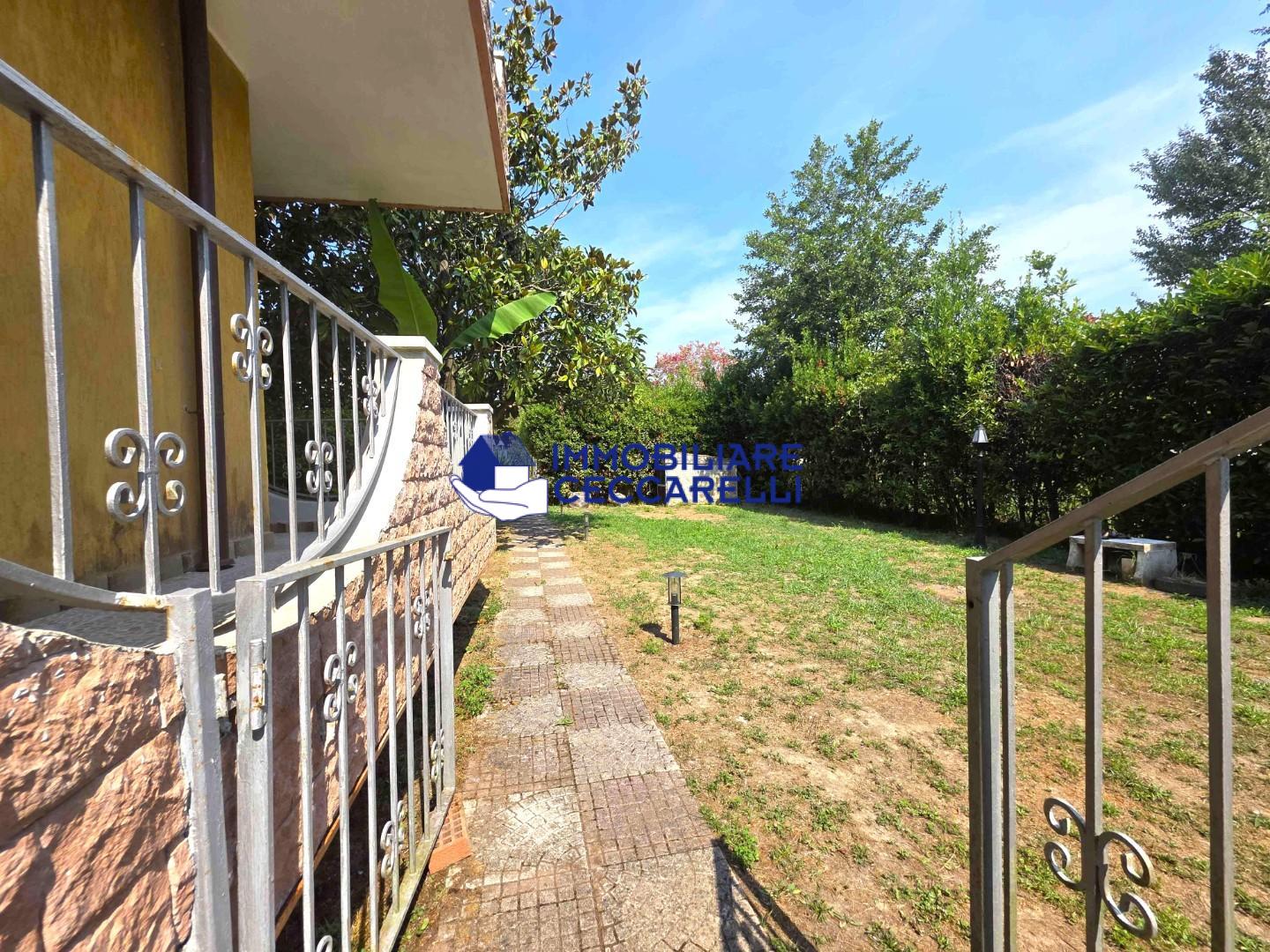 Villa Quadrifamiliari con giardino, Montignoso cinquale