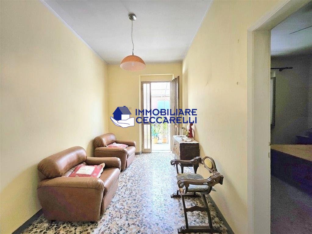 Casa indipendente con giardino, Massa marina di