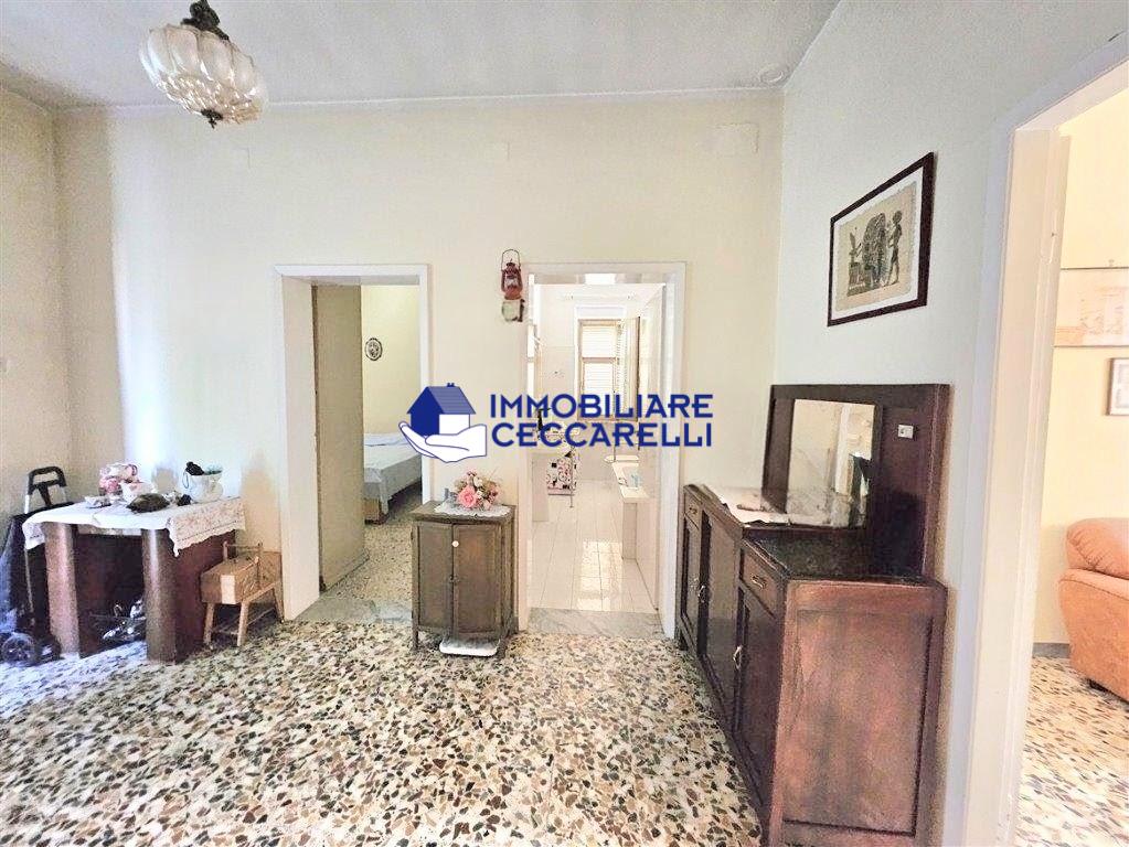 Casa indipendente con giardino, Massa marina di