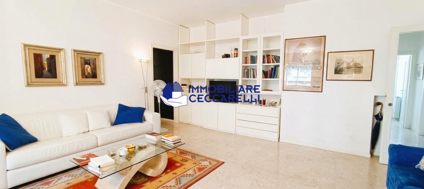 Trilocale con terrazzo, Massa ronchi