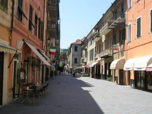 Appartamento in vendita a Loano, Zona Poeti