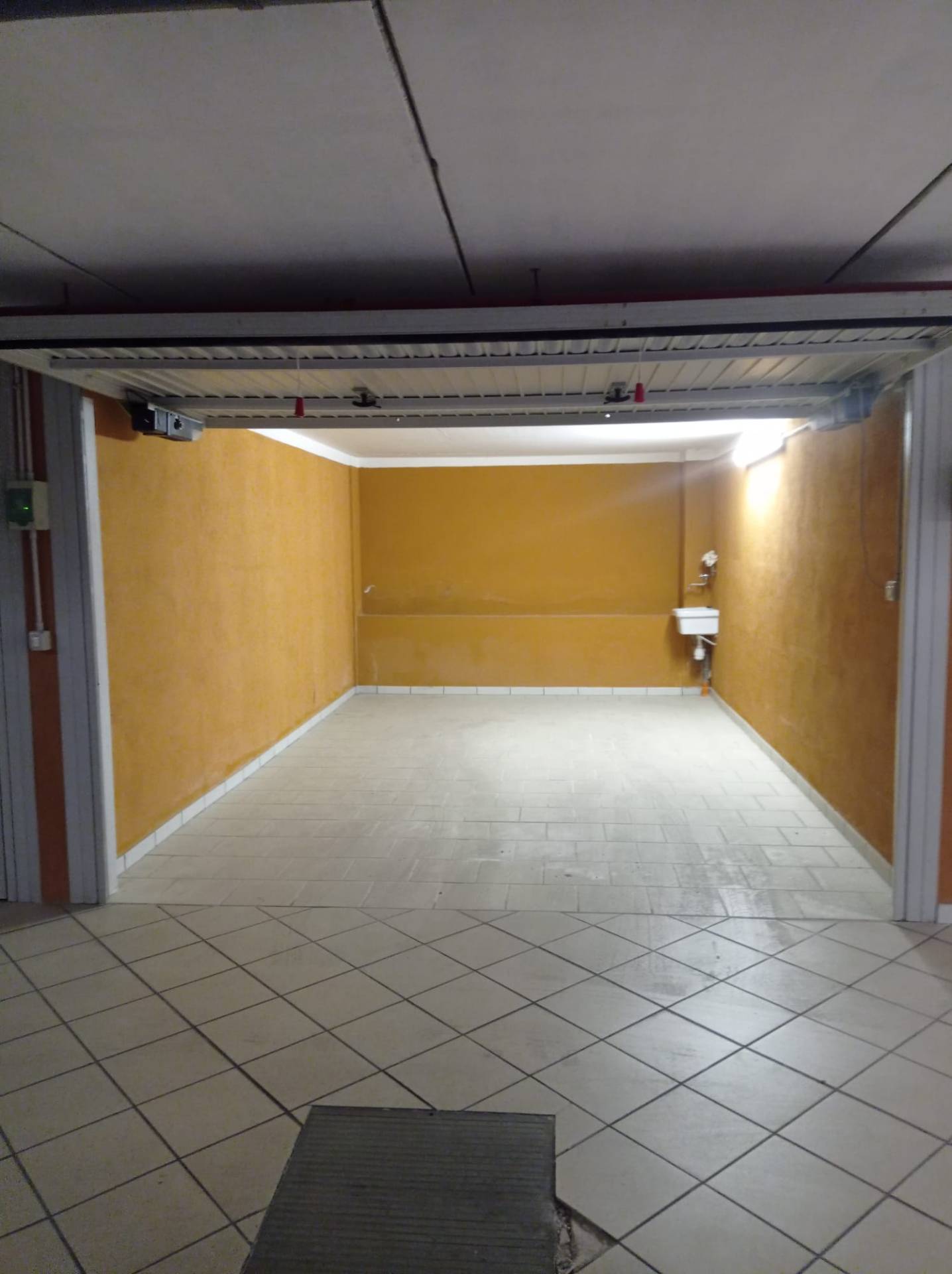 Box o garage in vendita a Loano